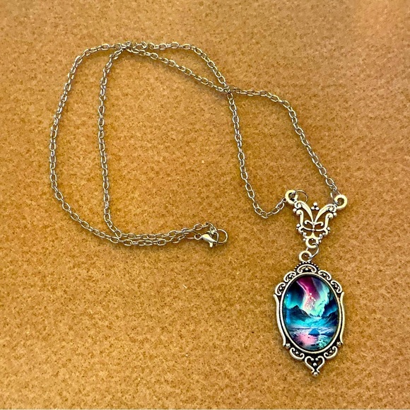 Beautiful Northern Lights Necklace 25” BN - Picture 1 of 2